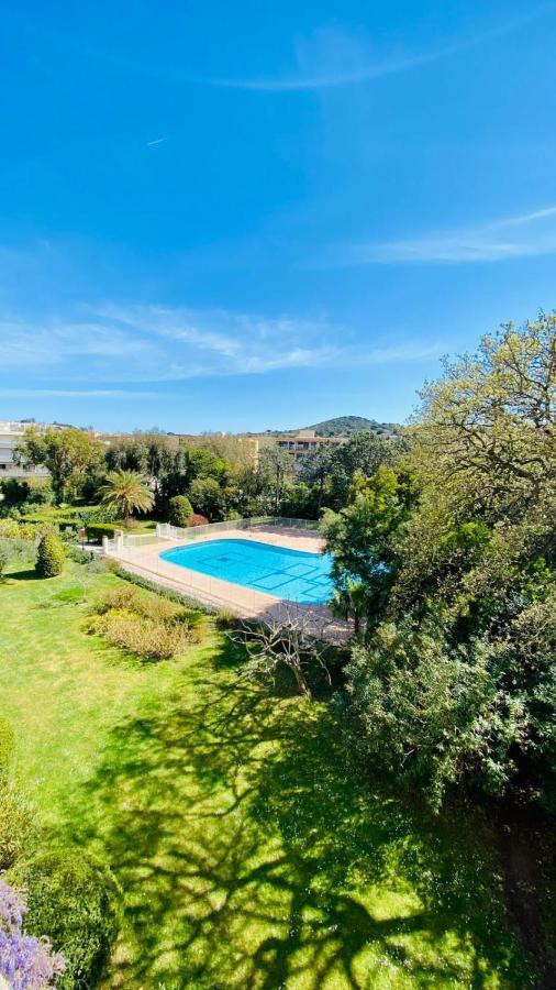 Апартаменты Charming Studio With Pool In Saint Tropez Экстерьер фото